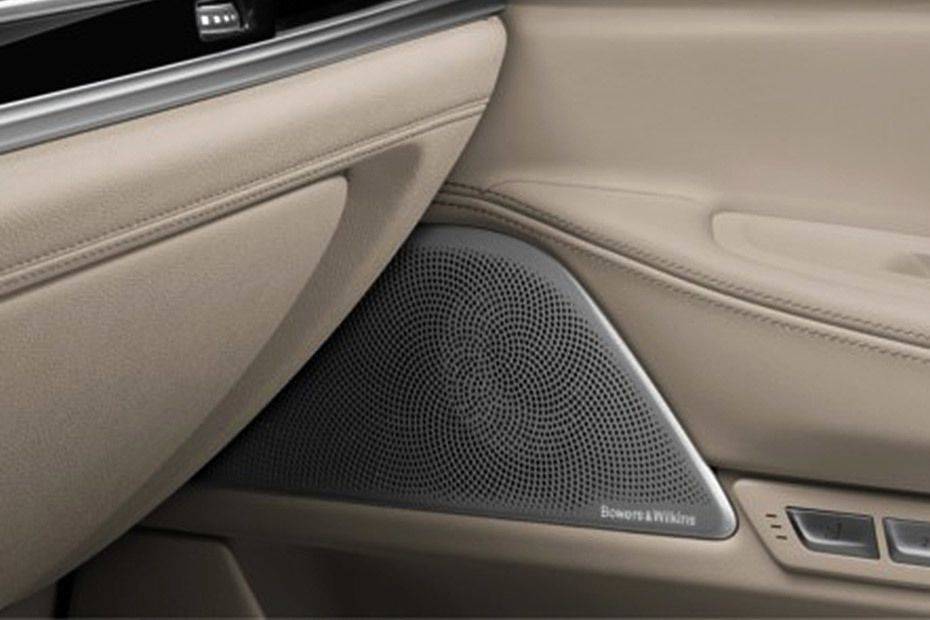 Speakers View of BMW 7 Series Sedan Speakers View of BMW 7 Series Sedan