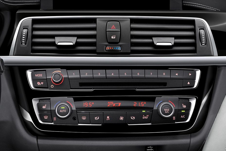 Front AC Controls of BMW M4 Coupe Front AC Controls of BMW M4 Coupe