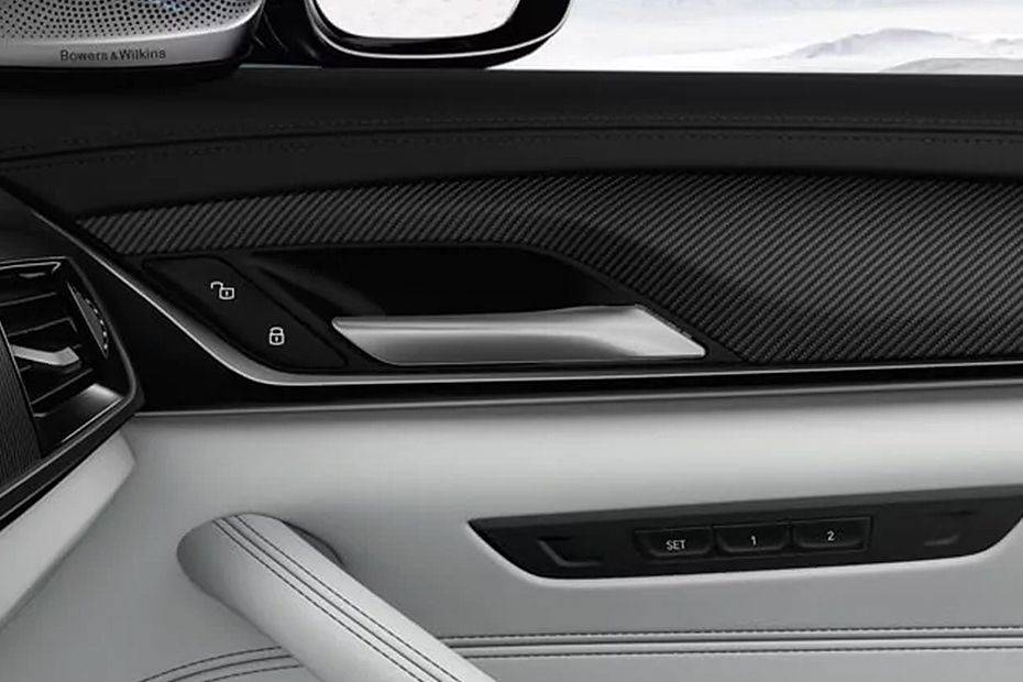 door handle interior of بي إم دبليو M5 Sedan door handle interior of بي إم دبليو M5 Sedan