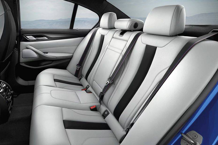 بي إم دبليو M5 Sedan Rear Seats بي إم دبليو M5 Sedan Rear Seats