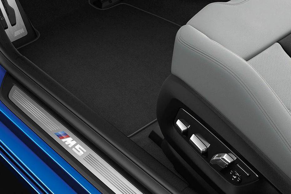 بي إم دبليو M5 Sedan Seat Adjustment Controllers بي إم دبليو M5 Sedan Seat Adjustment Controllers