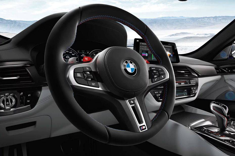 بي إم دبليو M5 Sedan Steering Wheel بي إم دبليو M5 Sedan Steering Wheel