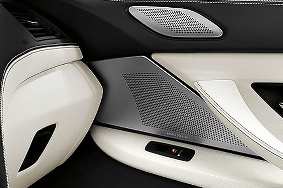 Speakers View of بي إم دبليو M6 Convertible Speakers View of بي إم دبليو M6 Convertible