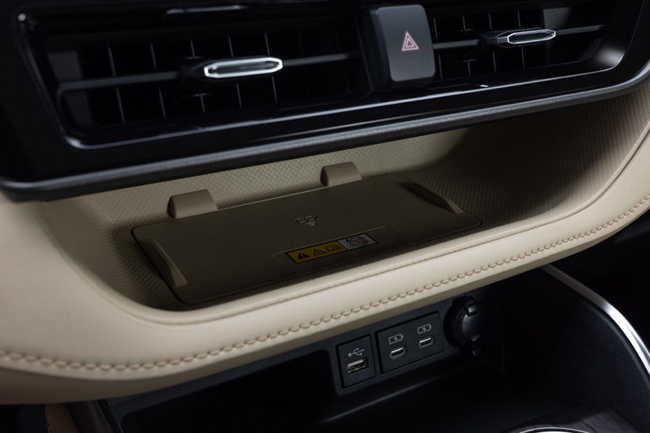 Power Accessories Outlet View of Toyota Highlander
