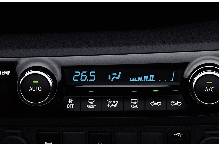 Front AC Controls of تويوتا هايلكس Front AC Controls of تويوتا هايلكس