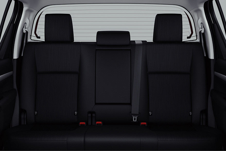تويوتا هايلكس Rear Seats تويوتا هايلكس Rear Seats