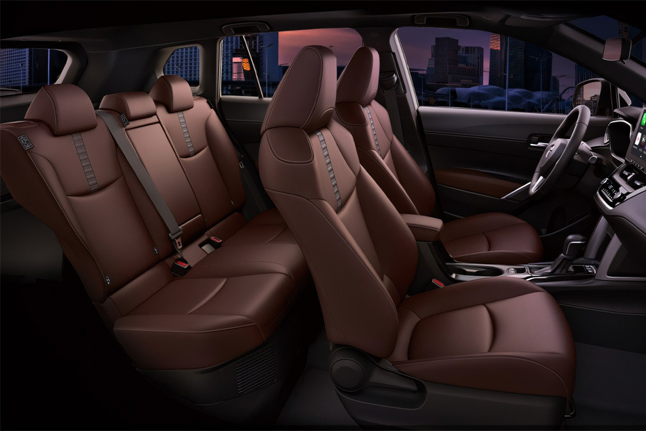 تويوتا كورولا كروس Front And Rear Seats Together تويوتا كورولا كروس Front And Rear Seats Together