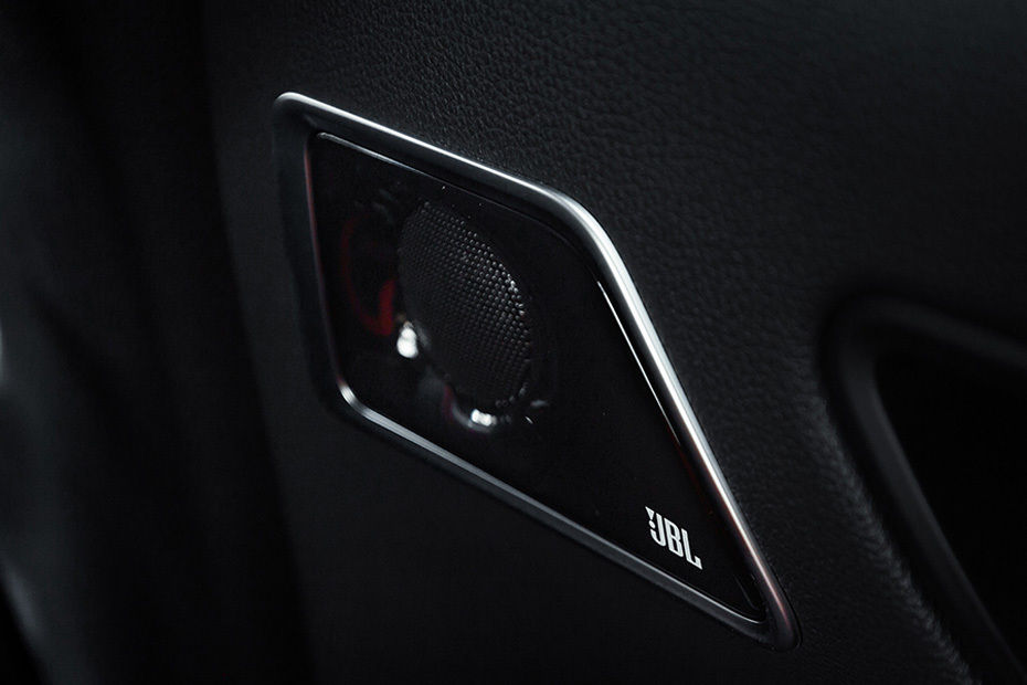 Speakers View of Toyota Land Cruiser 300