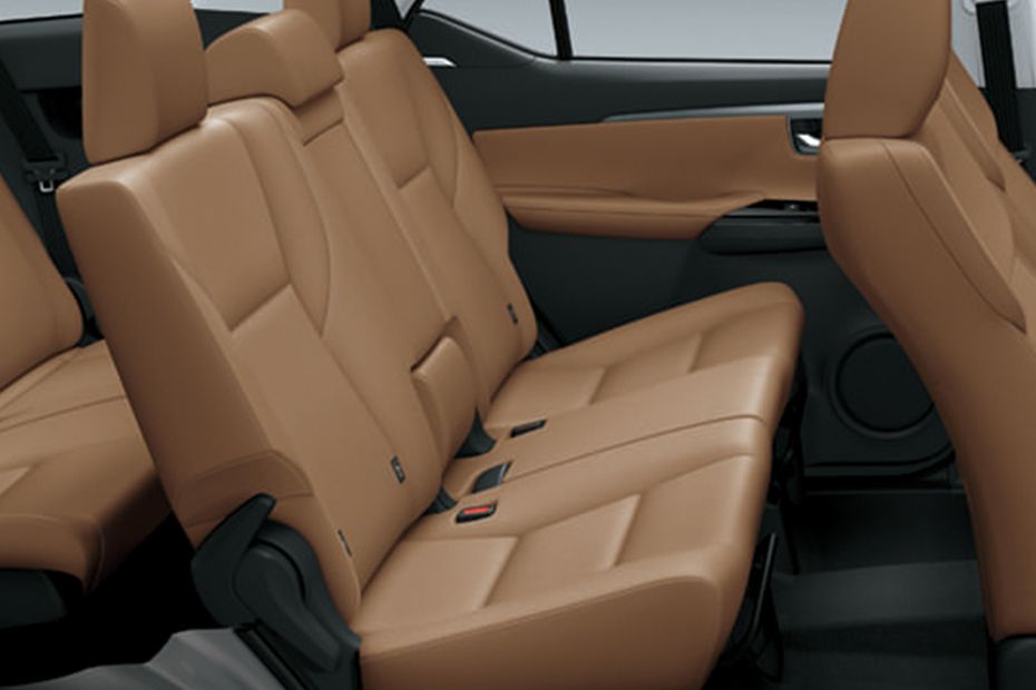 تويوتا فورتشنر Rear Seats تويوتا فورتشنر Rear Seats