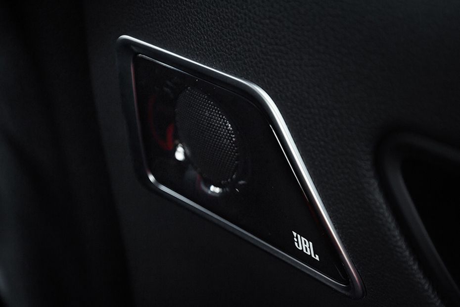 Speakers View of Toyota Land Cruiser Speakers View of Toyota Land Cruiser