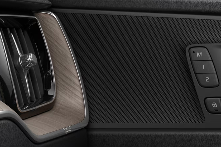 Speakers View of Volvo XC60 Speakers View of Volvo XC60
