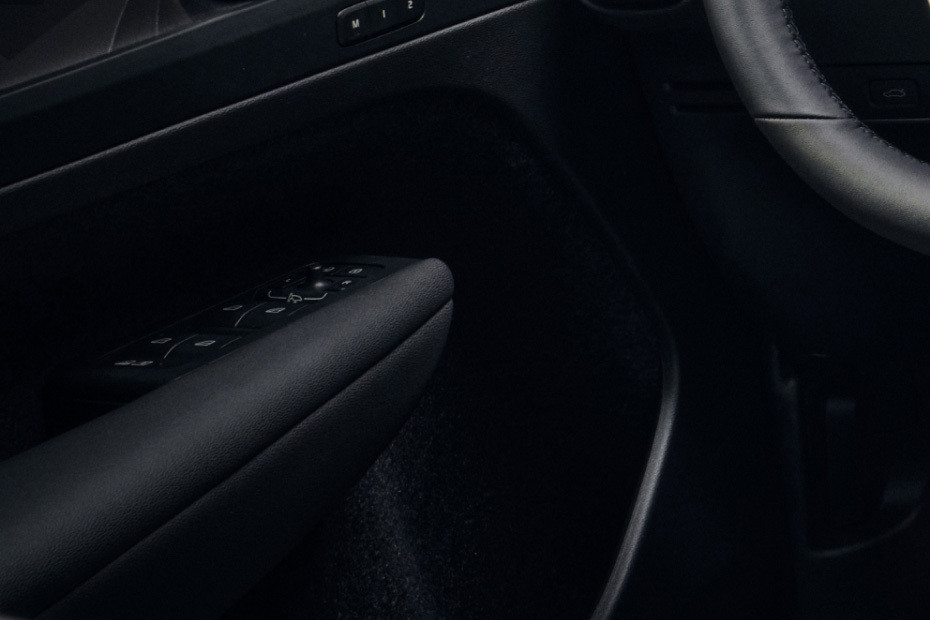 Volvo EC40 Drivers Side In Side Door Controls Volvo EC40 Drivers Side In Side Door Controls