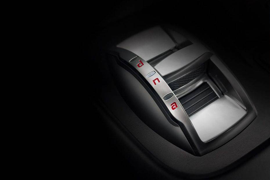 Center Controls of ألفا روميو Giulietta Center Controls of ألفا روميو Giulietta
