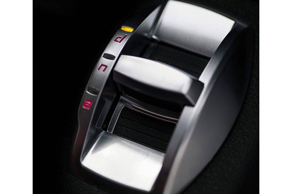 ألفا روميو 4C Gear Shifter ألفا روميو 4C Gear Shifter
