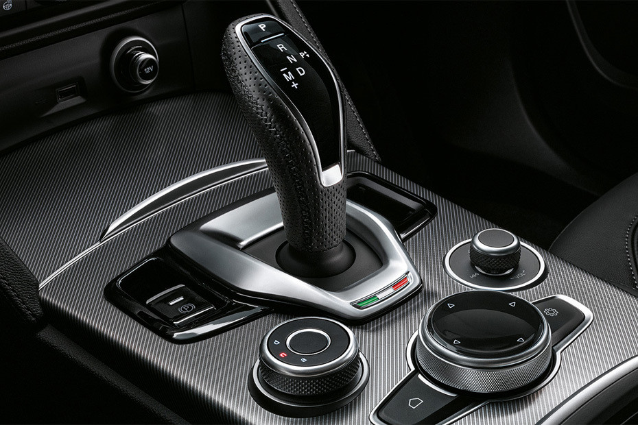 ألفا روميو ستلفيو Gear Shifter ألفا روميو ستلفيو Gear Shifter