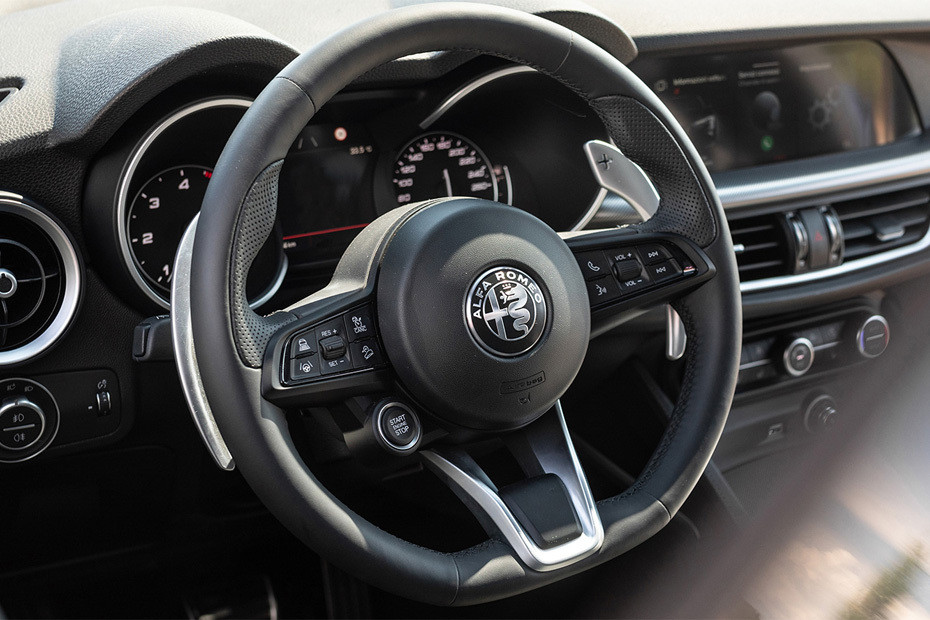 ألفا روميو ستلفيو Steering Wheel ألفا روميو ستلفيو Steering Wheel