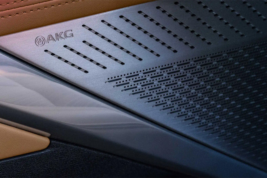 Speakers View of Cadillac Escalade IQL