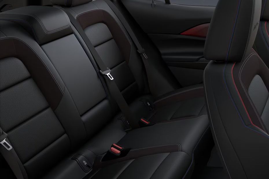 شفروليه إيكوينوكس إي في Rear Seats شفروليه إيكوينوكس إي في Rear Seats
