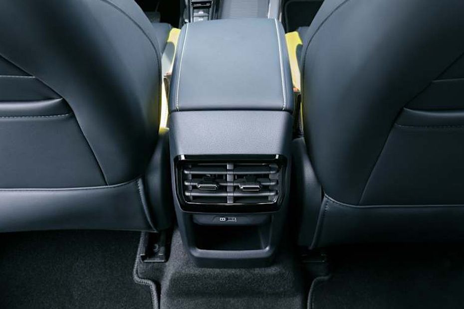 One Rear AC Controls One Rear AC Controls