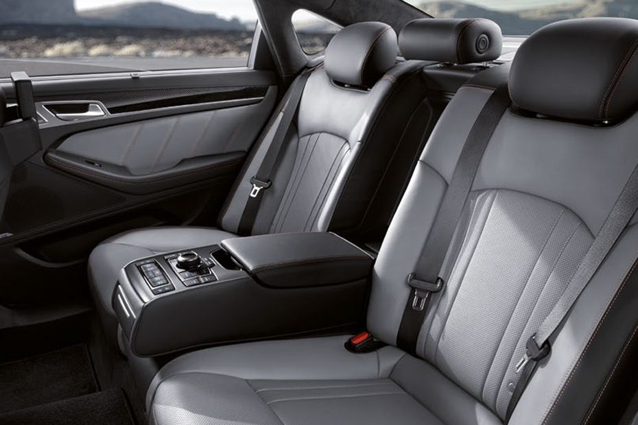 جينيسيس G80 SPORT Rear Seats جينيسيس G80 SPORT Rear Seats