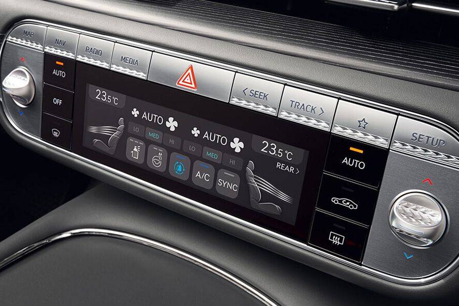 Front AC Controls of Genesis G90 Front AC Controls of Genesis G90