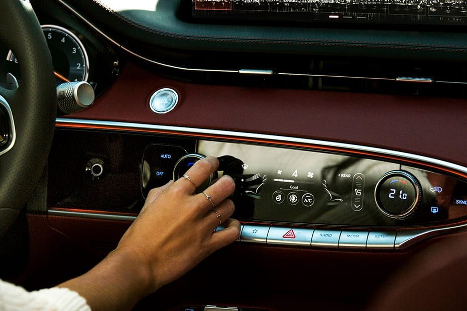 Front AC Controls of جينيسيس GV70 Front AC Controls of جينيسيس GV70