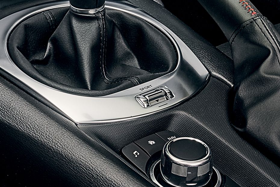 Center Controls of أبارث 124 Spider Center Controls of أبارث 124 Spider