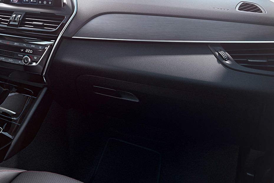 بورجوارد BX5 Glove Box بورجوارد BX5 Glove Box