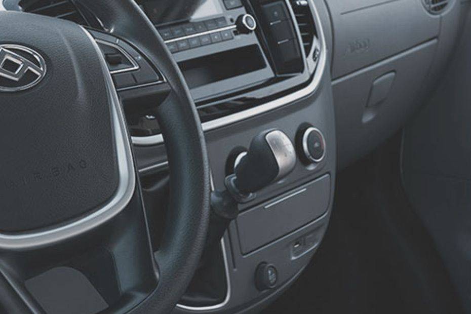 Front AC Controls of Maxus V 80 CARGO Front AC Controls of Maxus V 80 CARGO