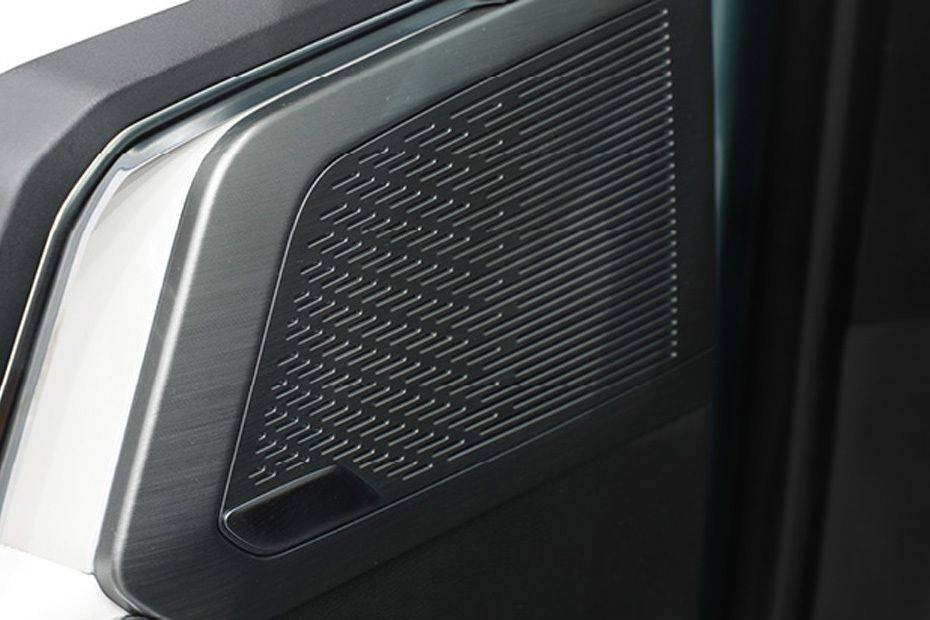 Speakers View of Maxus D90 Max Speakers View of Maxus D90 Max