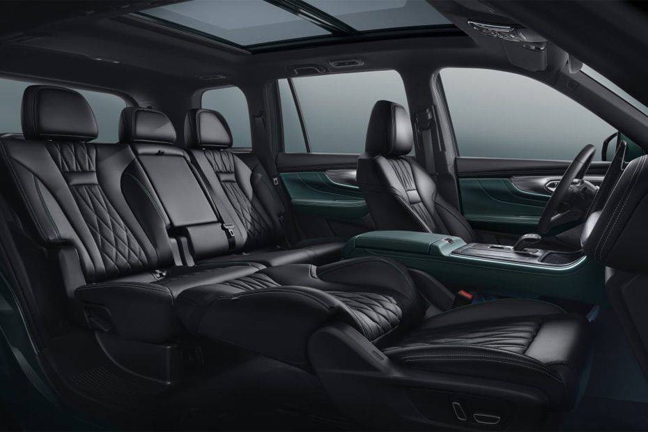جي أي سي GS8 Front And Rear Seats Together جي أي سي GS8 Front And Rear Seats Together