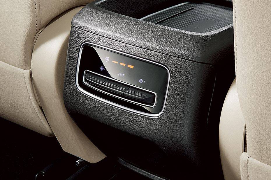 GN6 Rear AC Controls GN6 Rear AC Controls