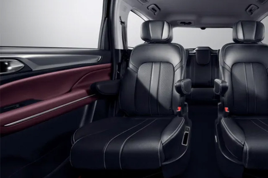 جي أي سي إم 6 برو Rear Seats جي أي سي إم 6 برو Rear Seats