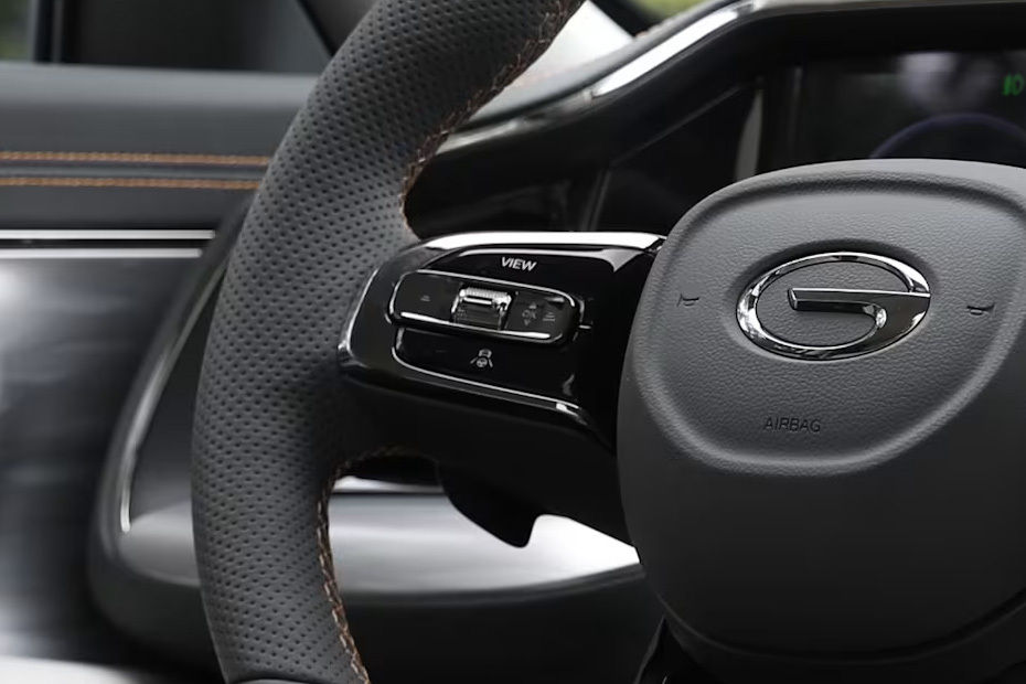 جي أي سي جي إس 8 ترافيلر Multi Function Steering