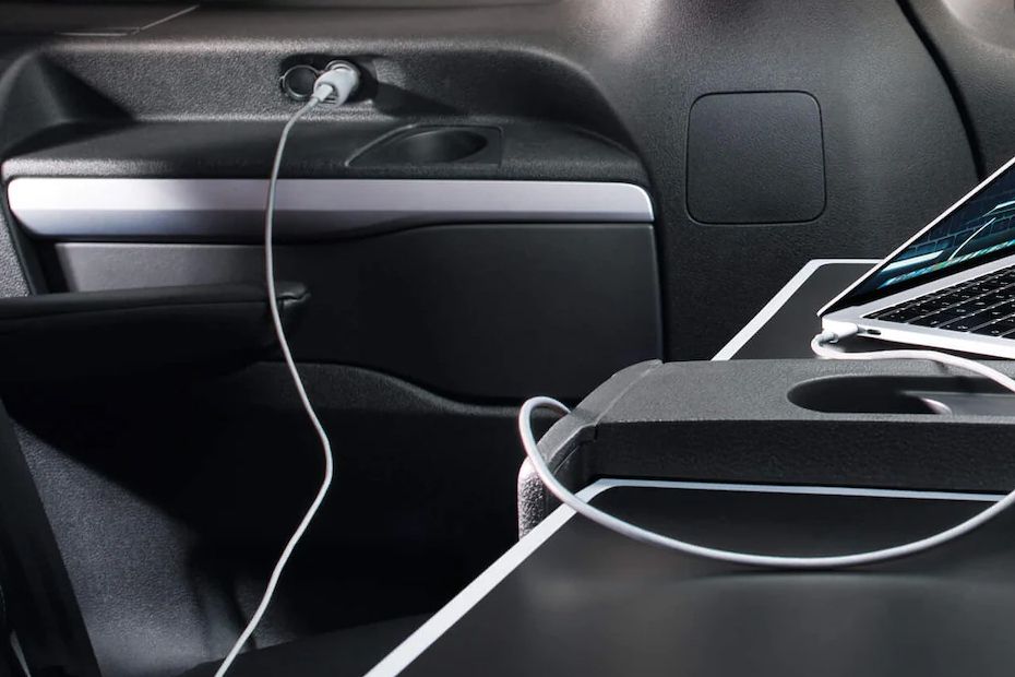 Power Accessories Outlet View of أوبل زافيرا لايف Power Accessories Outlet View of أوبل زافيرا لايف