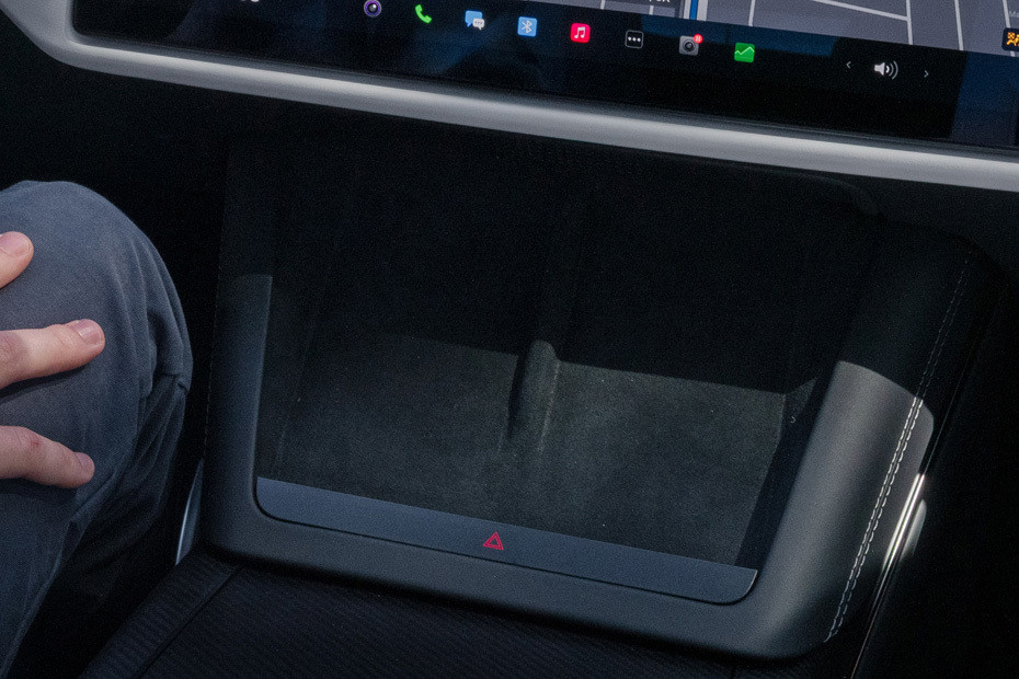 Power Accessories Outlet View of تيسلا موديل إكس Power Accessories Outlet View of تيسلا موديل إكس