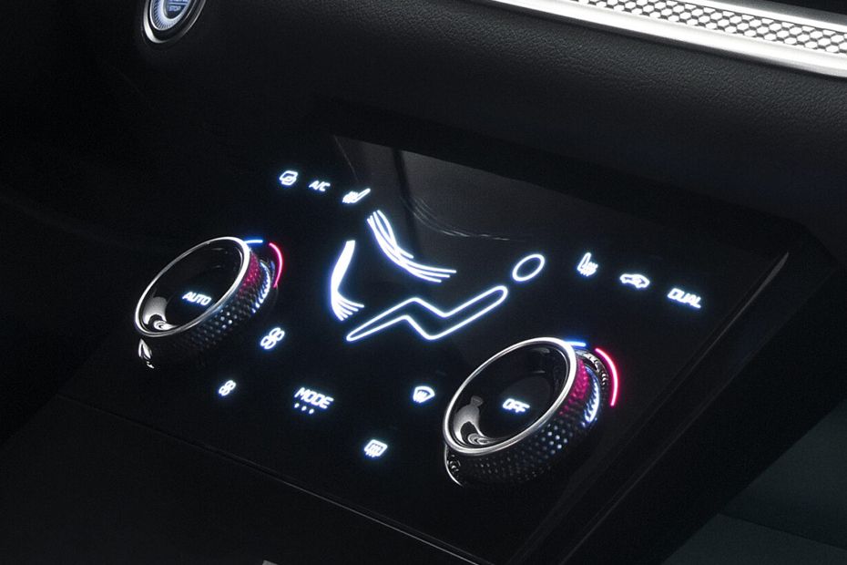 Front AC Controls of بيستون B70 Front AC Controls of بيستون B70