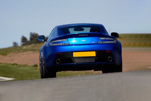 Full Rear View of أستون مارتن فانتاج