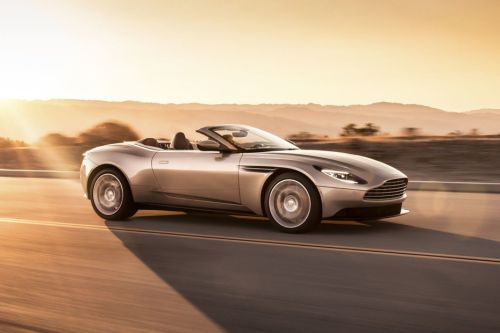 أستون مارتن DB11 Front Medium View