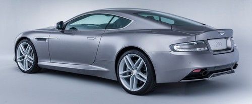 Rear Cross View of أستون مارتن DB9