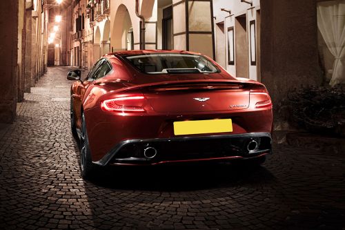Rear Medium View of أستون مارتن Vanquish 2017-2023)