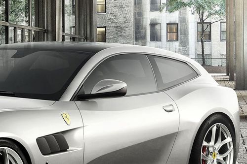 فيراري GTC4Lusso T Drivers Side Mirror Front Angle