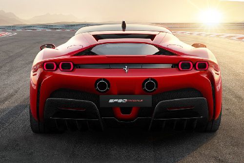 Full Rear View of Ferrari SF90 Stradale(2020-2022)