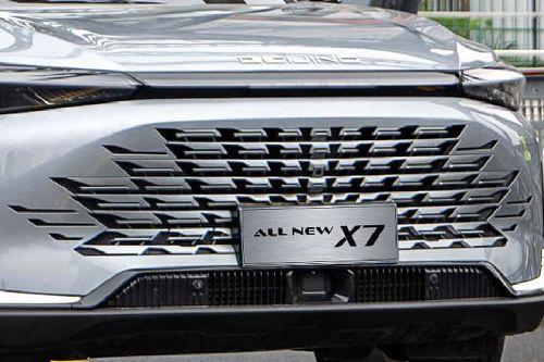 X7 2025 Grille View