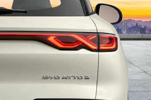 أتو 2 Tail light