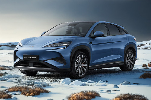 بي واي دي  سيليون ٧ Front angle low view بي واي دي  سيليون ٧ Front angle low view