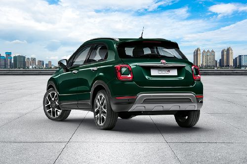 Rear Cross Side View of فيات 500X