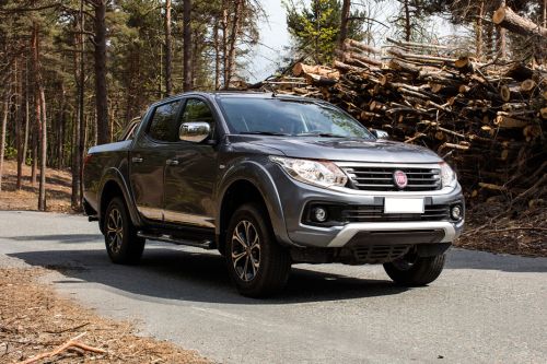 فيات Fullback Front Cross Side View