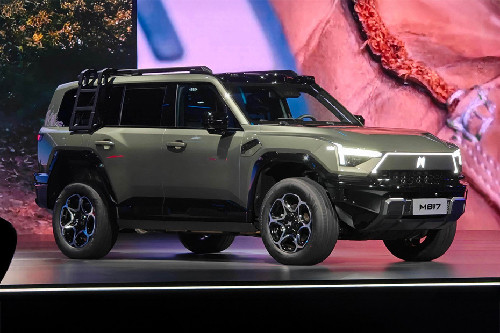 Dongfeng Warrior M817 Front Medium View