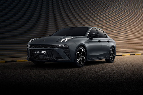 LYNK&CO  03 Front angle low view